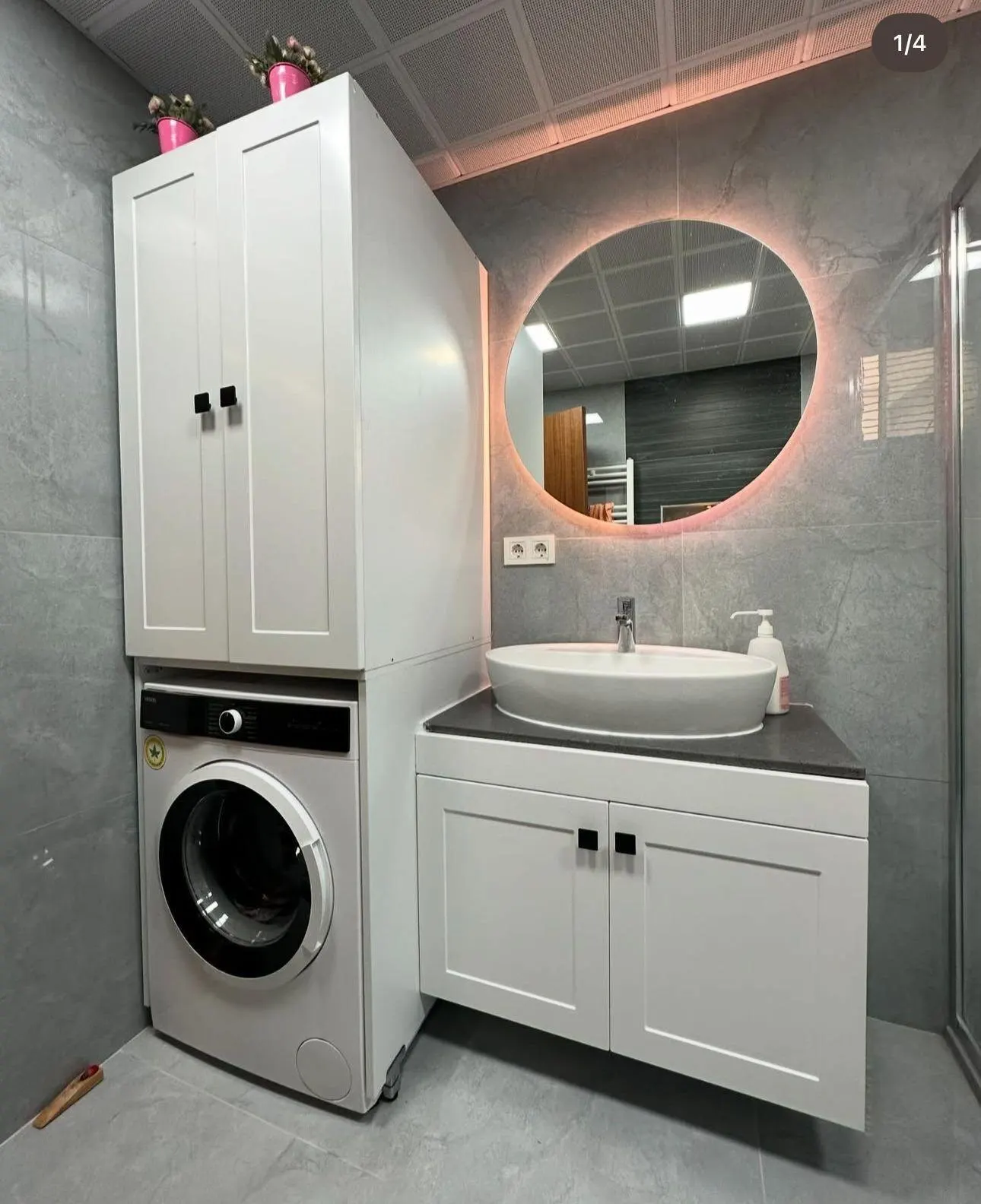 Banyo depolama dolabı ve çamaşır makinesi ünitesi